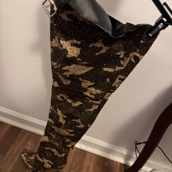 Waist high camo boots - Picture 2 of 3